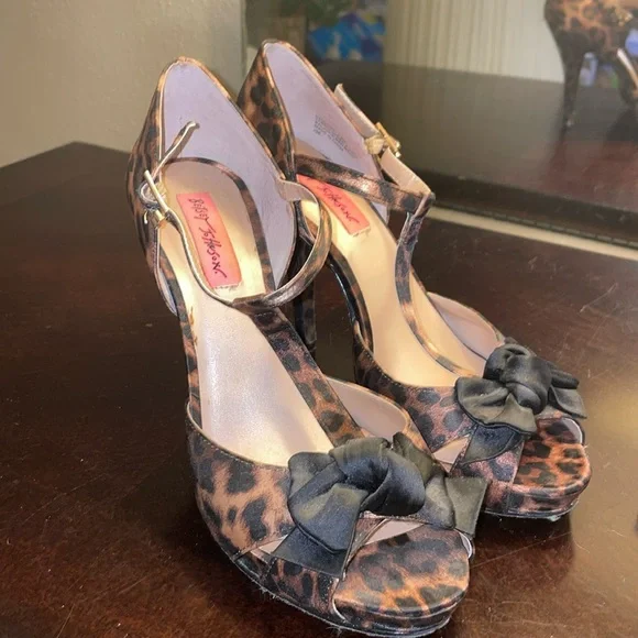 Betsey Johnson heels - Picture 1 of 6